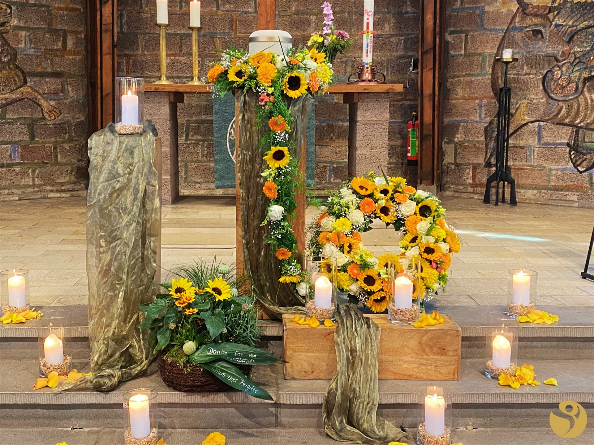 7812 – Naturnahe Grunddekoration Sonnenblumen