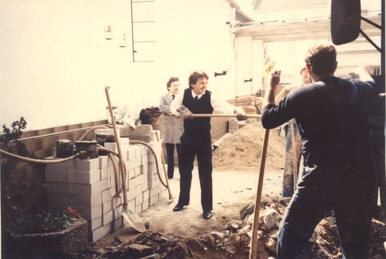 Renovierungsarbeiten auf dem Grundstück, 1980er Jahre